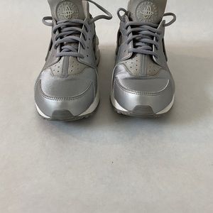 Nike Air Huarache Premium Metallic Silver Womens Size 10